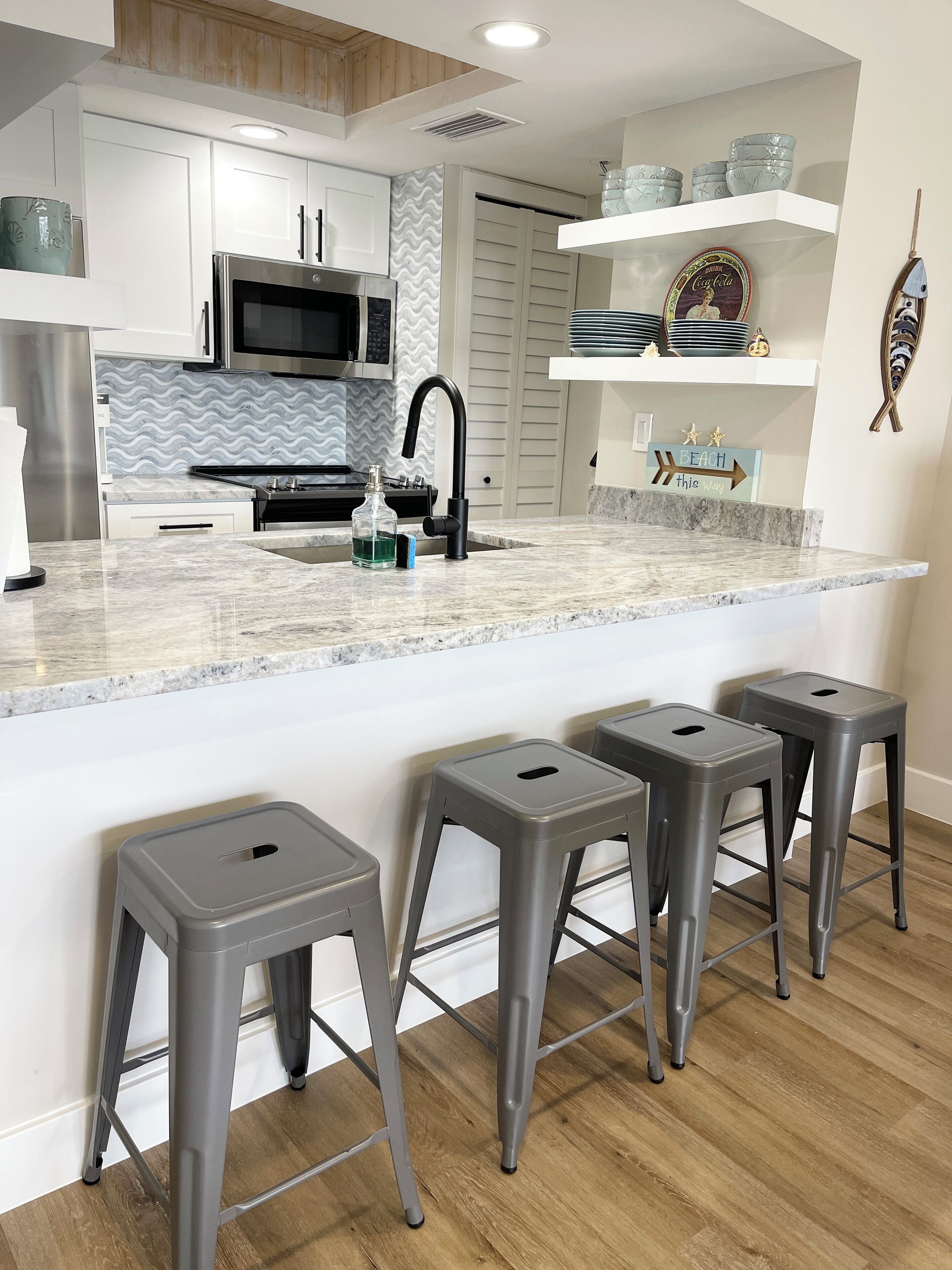 雪櫃、微波爐、焗爐、爐具