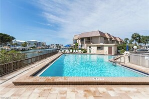 Piscine extérieure, piscine chauffée