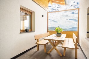 Outdoor dining - Holiday Apartment "Rosmarin" with Mountain View, Wi-Fi, Balcony & Sauna (Vöran)