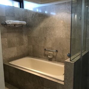 Bathroom - Times Square Residences by LAD (Kuala Lumpur)