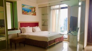Bộ đồ giường cao cấp, chăn bông, bàn 