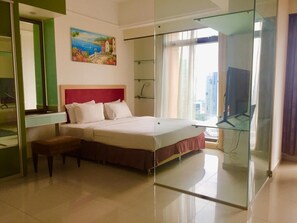 高档床上用品、羽绒被、特 色家居、办公桌