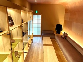 ロビー応接スペース