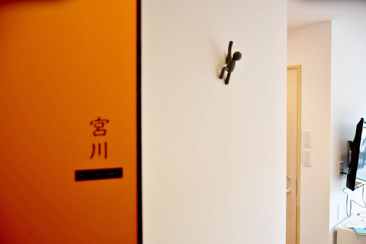 迷你吧、書桌、免費 Wi-Fi、獨特設計