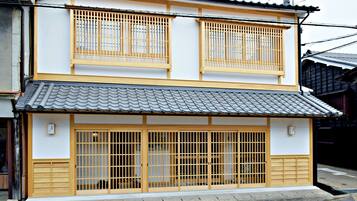 Fachada de la propiedad