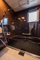 Separate tub and shower, deep soaking tub, free toiletries, hair dryer