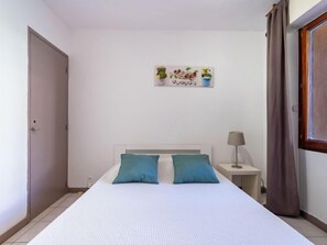 1 dormitorio, tabla de planchar con plancha, Internet