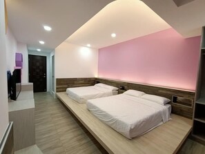 Quadruple Room | Blackout drapes, free WiFi, bed sheets - Hands B&B (Magong)