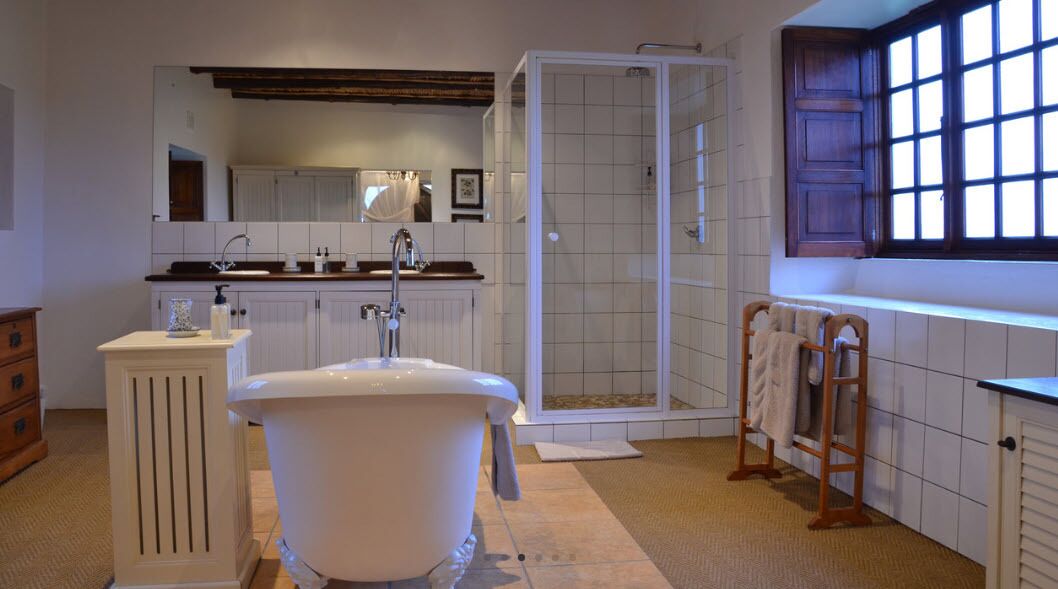 Separate bathtub and shower, free toiletries, hair dryer, towels