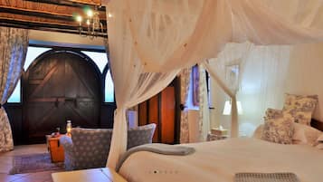 Tabla de planchar con plancha, wifi gratis y ropa de cama