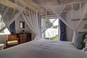 Iron/ironing board, free WiFi, bed sheets - De Hoop Suites (Bredasdorp)