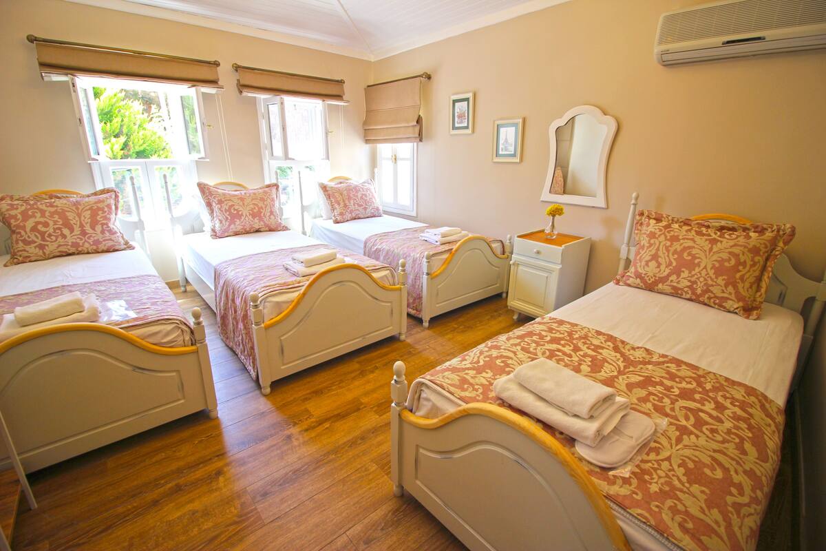 Standard Quadruple Room