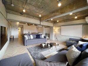 Comfort-lejlighed - 1 soveværelse (604) | Opholdsområde | Tv