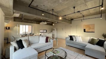 Apartamento familiar, 1 habitación (6F) | Zona de estar | Una televisión