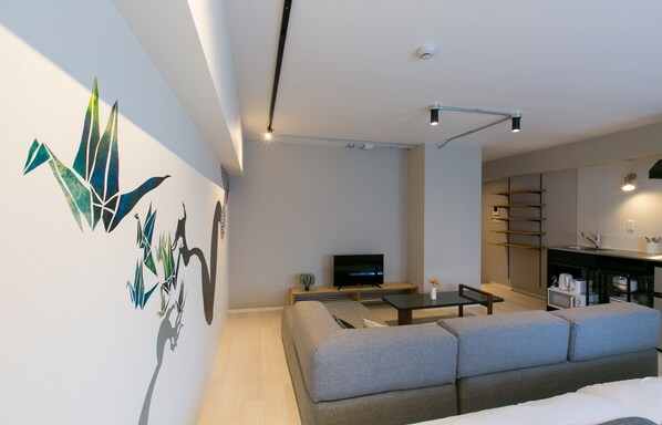 Studiosuite – design (301) | Individuelt dekorert, individuelt innredet og skrivebord