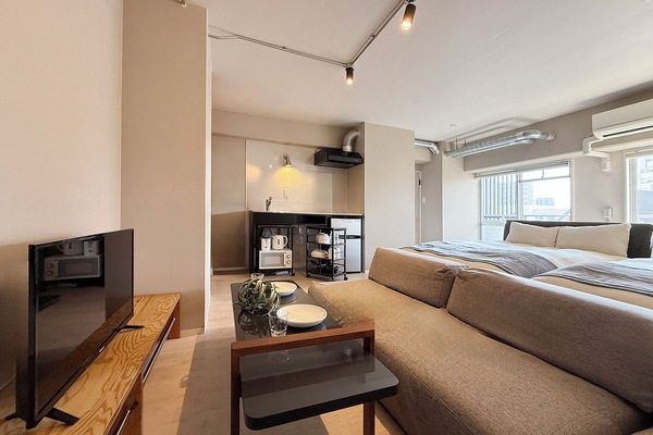 Design Studio Suite (301) | Desk, laptop workspace, iron/ironing board, WiFi (free)