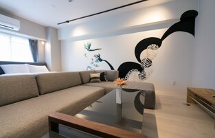 Decoración personalizada, muebles diferentes y escritorio 