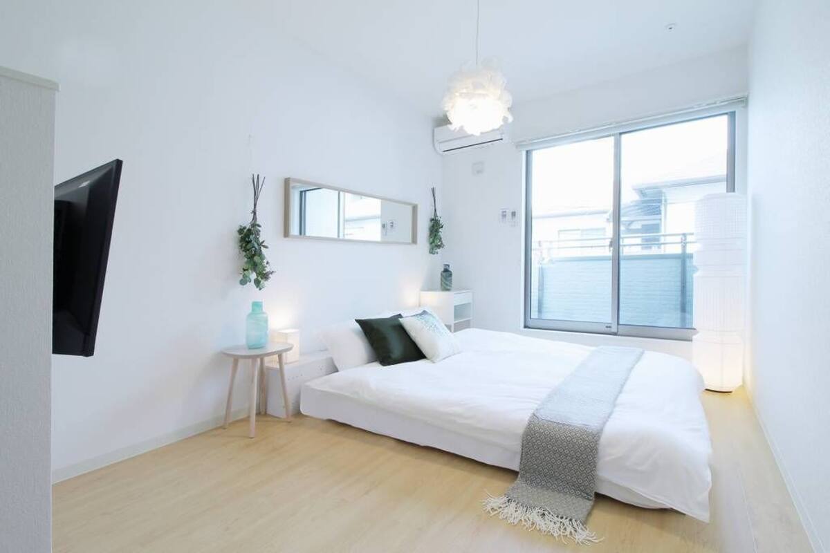 Desk, laptop workspace, iron/ironing board, free WiFi