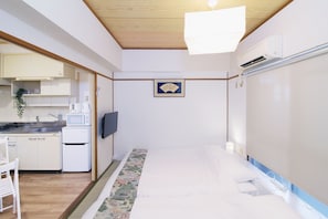 Condo, 1 habitación (302) | Decoración personalizada, escritorio y espacio para trabajar con laptop 