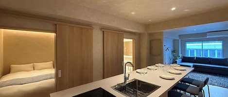 Premium Condo, 3 Bedrooms, Kitchen (401)