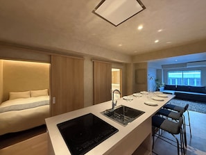 Premium Condo, 3 Bedrooms, Kitchen (401)