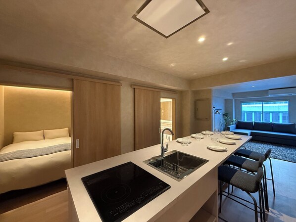 Premium Condo, 3 Bedrooms, Kitchen (401)