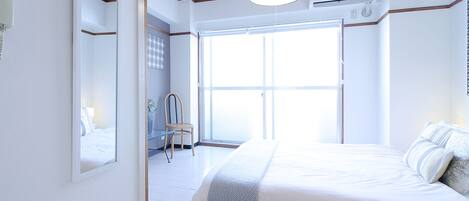 Condo, 2 phòng ngủ (702) | Trang trí khác biệt, trang bị nội thất với thiết kế riêng biệt, bàn