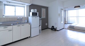 公寓式客房, 2 间卧室 (702) | 私人厨房 | 冰箱、微波炉、炉灶、烤面包机