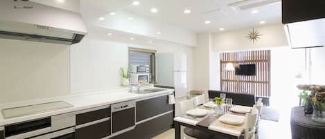 Bloc d'apartaments, 2 dormitoris (101) | Cuina privada | Frigorífic, microones, placa de cuina i torradora