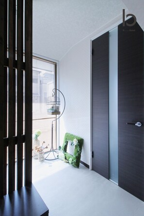 Interior entrance - La-Shante (Hiroshima)