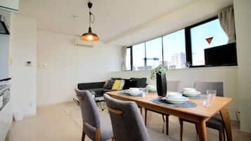 Condo, 2 quartos (301) | Opções para refeição no quarto