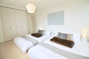 Apartment, 2 Schlafzimmer (301) | Individuell dekoriert, individuell eingerichtet, Schreibtisch