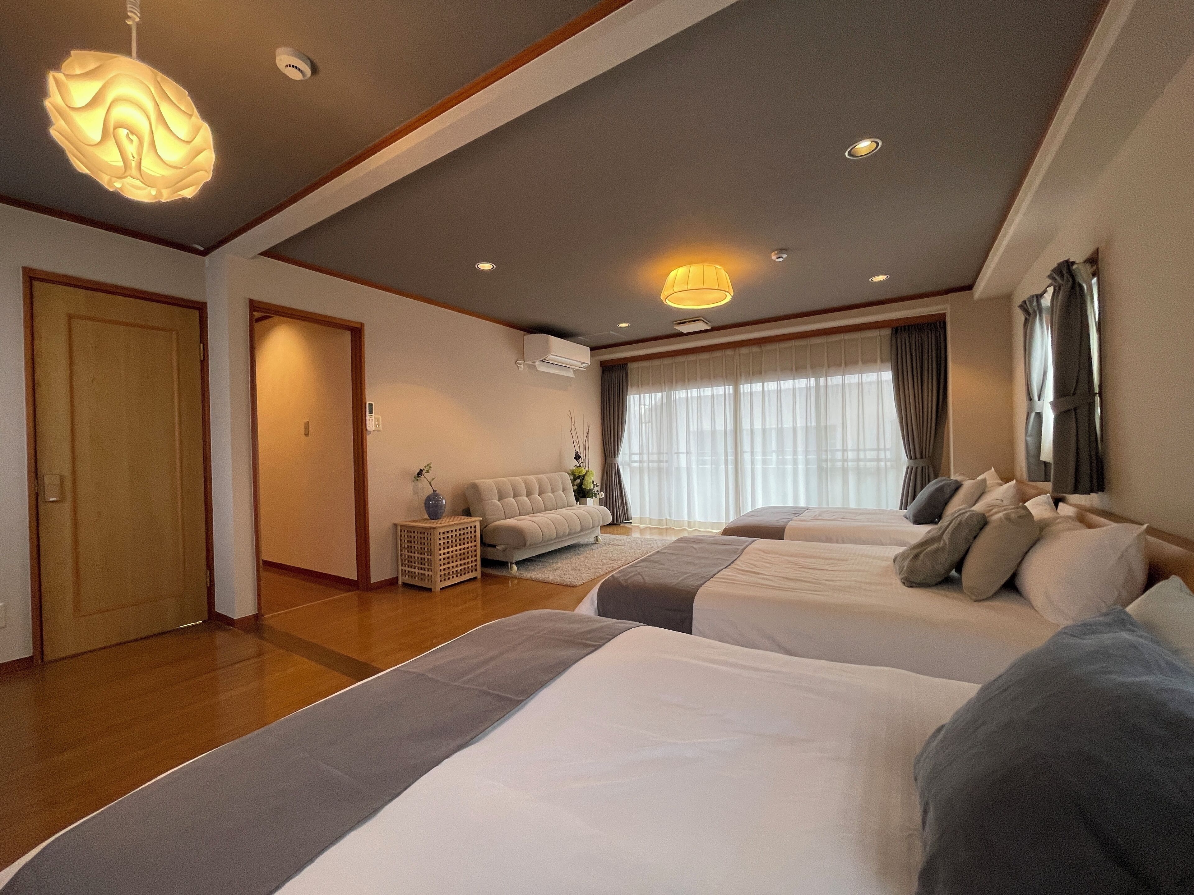 Deluxe Condo, 3 Bedrooms (501) | 1 bedroom, individually decorated, individually furnished, desk