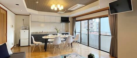 Condo Deluxe, 3 habitaciones (501) | 1 habitación, decoración personalizada, muebles diferentes y escritorio