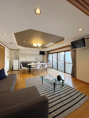 Condo Deluxe, 3 habitaciones (501) | 1 habitación, decoración personalizada, muebles diferentes y escritorio 