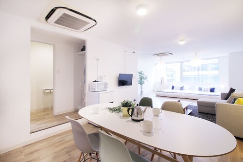 客室内のダイニングエリア