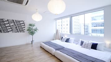 Condo, 2 Bedrooms (401) | 1 bedroom, individually decorated, individually furnished, desk