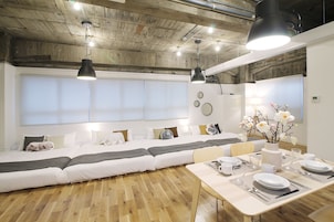 Decoración personalizada, muebles diferentes y escritorio