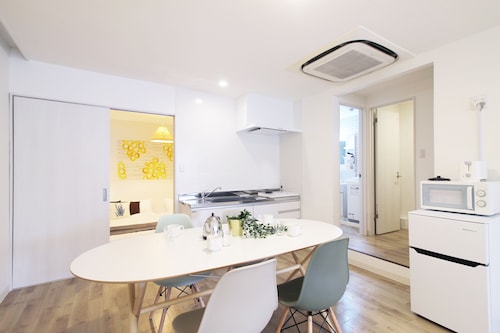 客室内のダイニングエリア