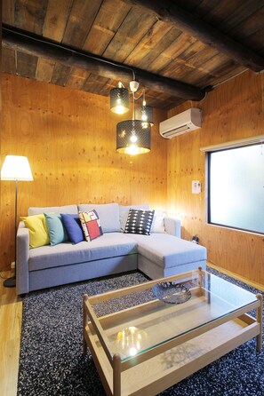 Decoración personalizada, muebles diferentes y escritorio 