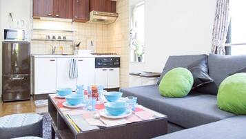 Condo, 1 quarto (201) | Área de estar | TV