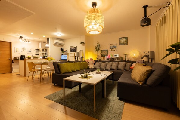 70-吋 LCD 液晶電視、數位頻道、電視、Netflix