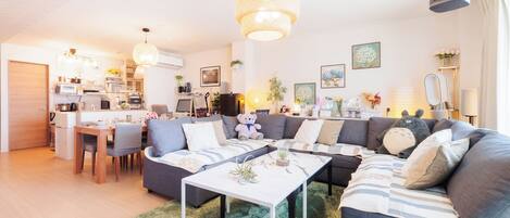 70 インチの液晶テレビ (デジタル放送視聴可)、テレビ、Netflix