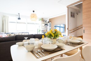 In-room dining - Sakamoto- House (Hiroshima)