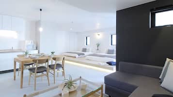 Studio Keluarga (502) | Area keluarga | Smart TV 45-inci dengan saluran TV digital