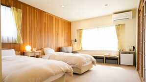 Deluxe Family Room, Non Smoking | Free WiFi, bed sheets - Ryosha Tsukiakari (Yamanakako)
