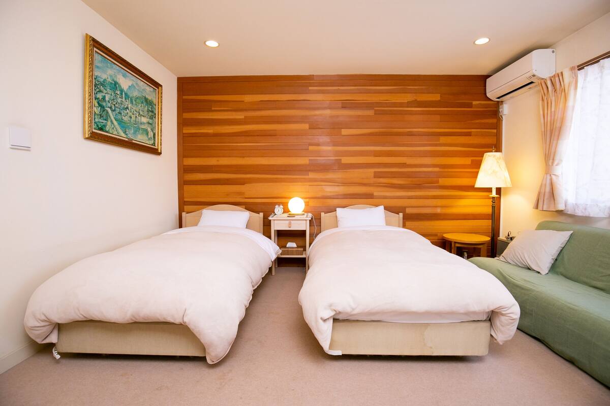 Standard Twin Room, Non Smoking | Free WiFi, bed sheets