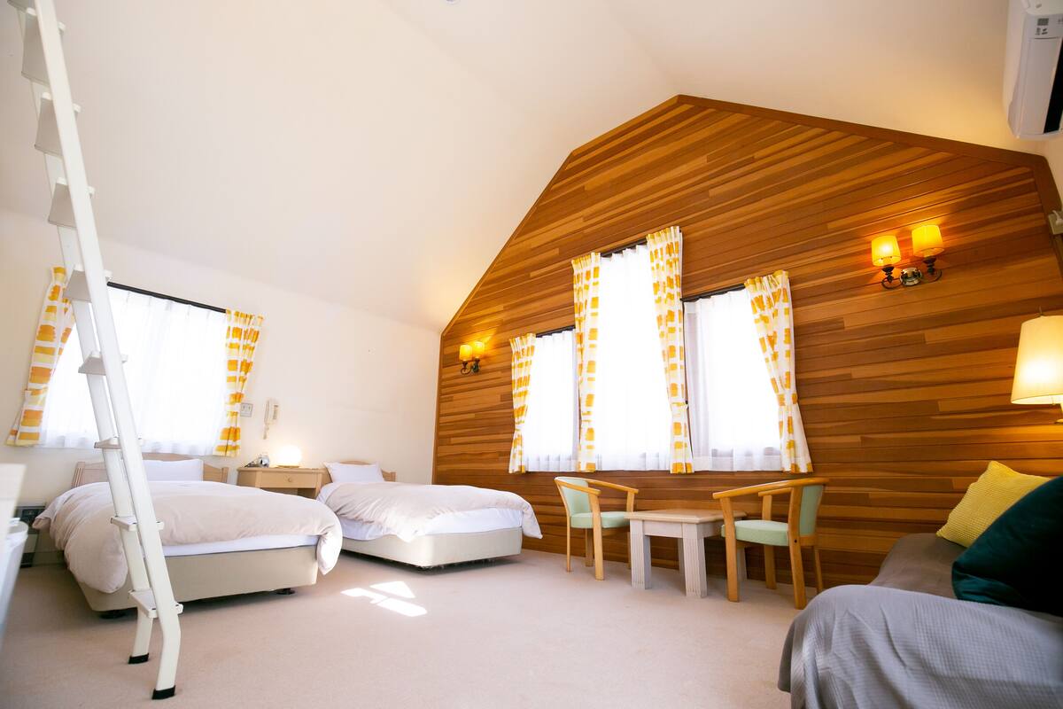 Superior Quadruple Room, Non Smoking | Free WiFi, bed sheets