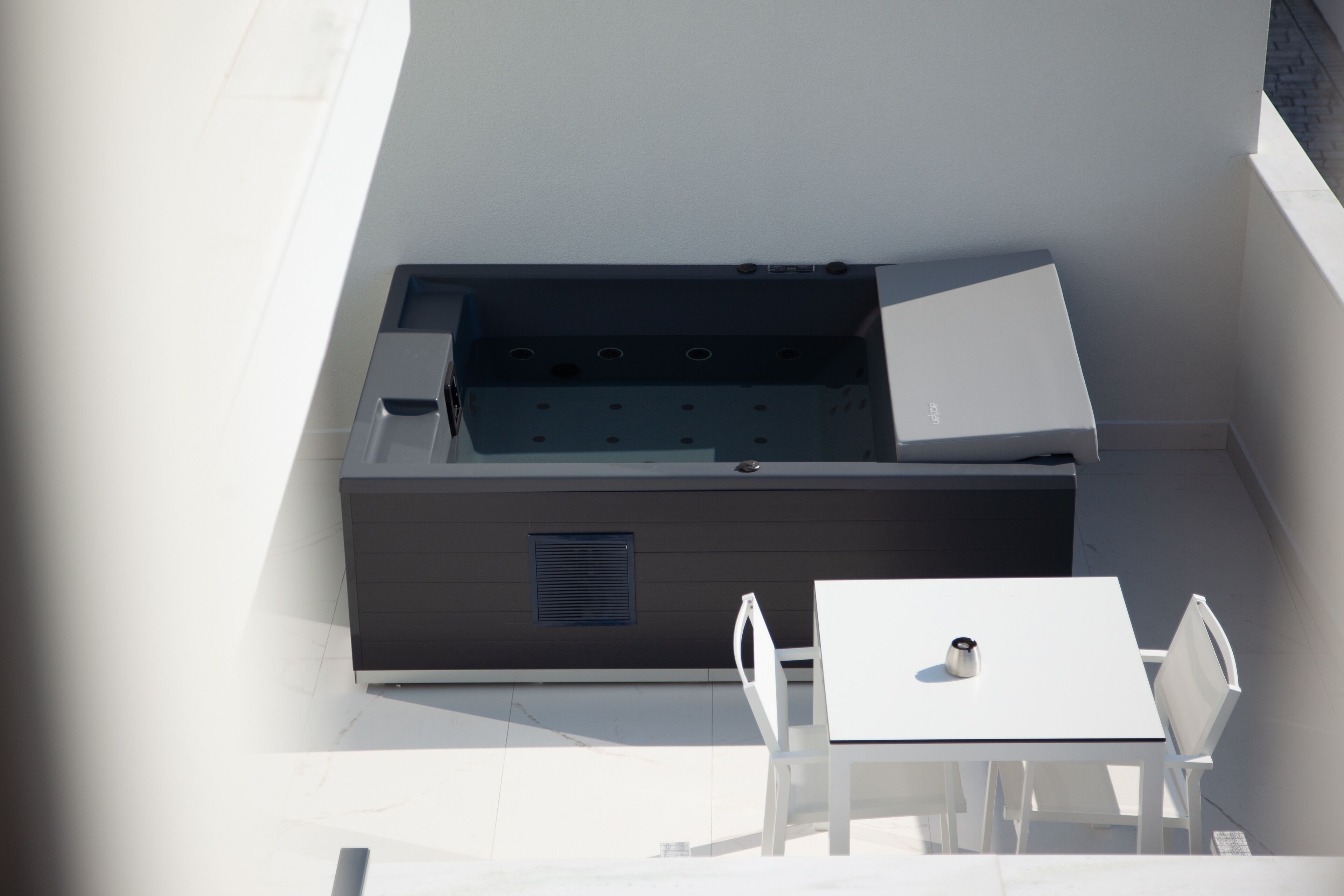 Executive Suite, Partial Sea View | Balcony view