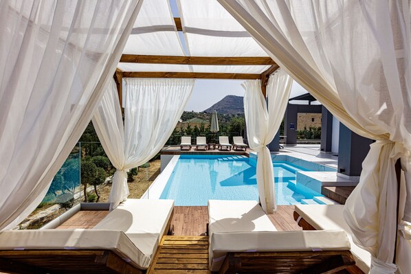 Infinity-Pool, beheizter Pool